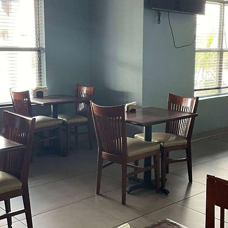 Baymont By Wyndham Sumter Hotel Bagian luar foto